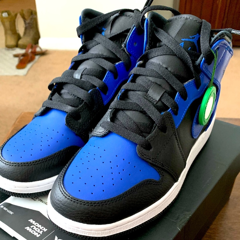 Jordan 1 Mid Hyper Royal
